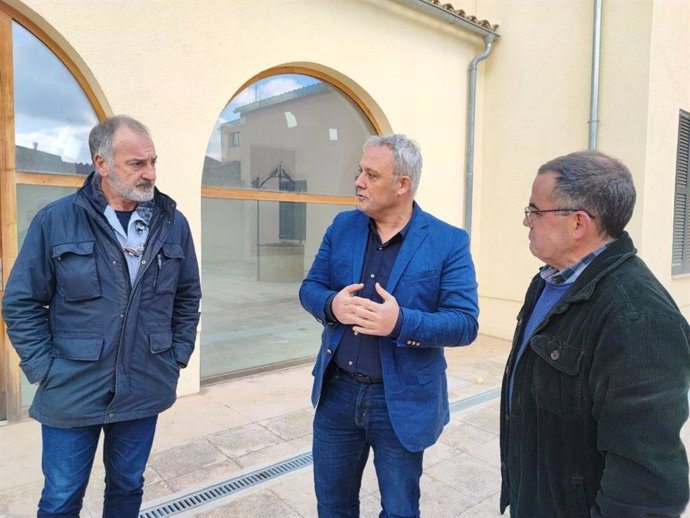 El conseller insular de Promoción Económica y Desarrollo Local, Jaume Alzamora, en su visita al municipio de Sant Joan