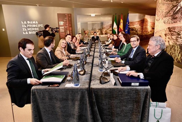 El presidente de la Junta de Andalucía, Juanma Moreno, preside el Consejo de Gobierno ordinario en el Museo Íbero, a 24 de enero de 2023 en Jaén (Andalucía, España). El Consejo de Gobierno de la Junta de Andalucía, se ha reunido de forma ordinaria en la c