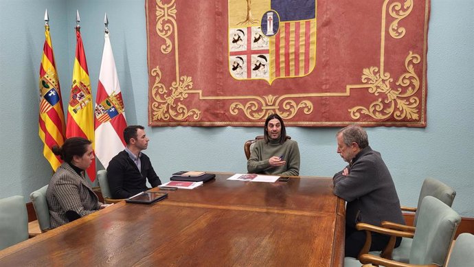 Reunión entre representantes de la escuela taurina Mar de Nubes y la Diputación de Zaragoza.