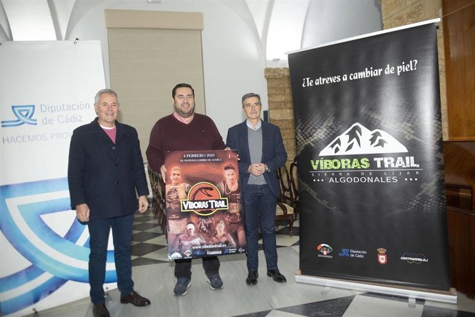 El diputado de Deportes, Jaime Armario, y el alcalde de Algodonales, Ángel Acuña, en la presentación de la Vívora Trail