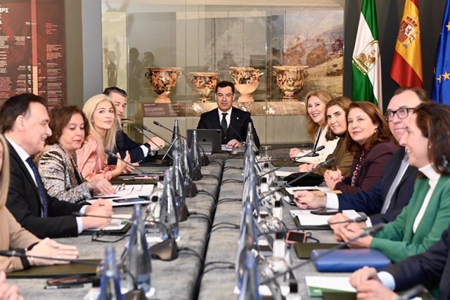 El presidente de la Junta de Andalucía, Juanma Moreno, preside el Consejo de Gobierno ordinario en el Museo Íbero, a 24 de enero de 2023 en Jaén (Andalucía, España). 