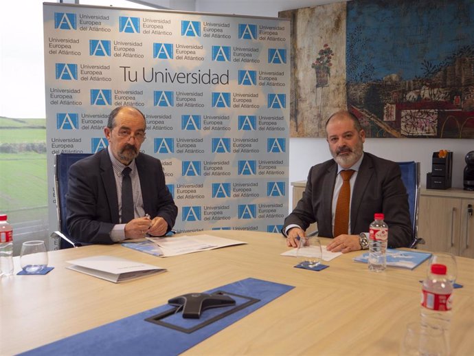 El rector de UNEATLANTICO, Rubén Calderón, y el consejero delegado de SODERCAN, Rafael Pérez Tezanos