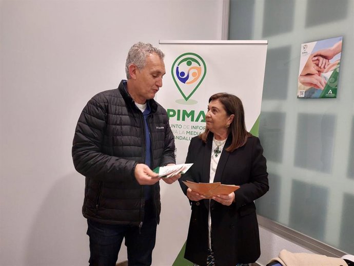 La delegada de Justicia, Administración Local y Función Pública de la Junta en Huelva, Carmen Céspedes, ha visitado este martes el Punto de Información a la Mediación (PIMA) de Huelva.