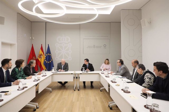 L vicepresidente Aierdi y el consejero Irujo presiden la reunión mantenida con representantes del Ayuntamiento de Cortes, Nasuvinsa y la compañia Energyloop.