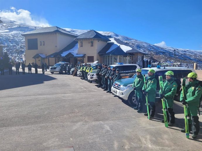 Presentación del dispositivo de la Guardia Civil en Sierra Nevada para esta temporada invernal.