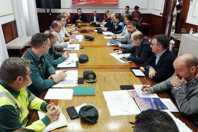 El Ayuntamiento de Santa Cruz de Tenerife ha acogido hoy martes la reunión de la Junta Local de Seguridad que coordina el mayor despliegue en esta materia que cada año afronta el municipio ante la llegada del Carnaval