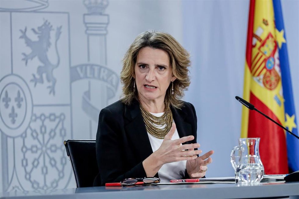 La vicepresidenta tercera y ministra para la Transición Ecológica y el Reto Demográfico, Teresa Ribera, interviene durante una rueda de prensa posterior al Consejo de Ministros, en el Palacio de la Moncloa, a 24 de enero de 2023, en Madrid (España). El 