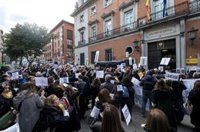 Letrados de la Administración de Justicia inician su huelga con una marcha ante el Ministerio: "Estamos indignados"