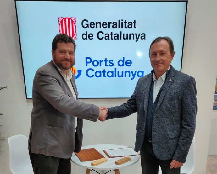 Marc Sanglas i Albert Bertran en la signatura de l'acord