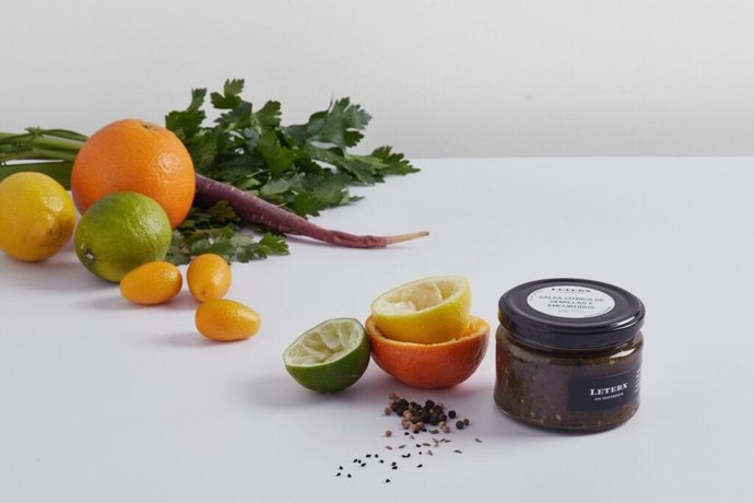 El cocinero valenciano Ricard Camarena ha lanzado la marca 'Letern Sin Desperdicio', en la que ha desarrollado una serie de nuevos productos gracias al aprovechamiento total de los ingredientes con los que cocina en sus restaurantes,