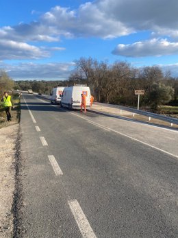 Restablecido completamente el tráfico en la EX-214 entre La Nava de Santiago y La Roca de la Sierra tras las obras de reparación de los daños causados por el temporal