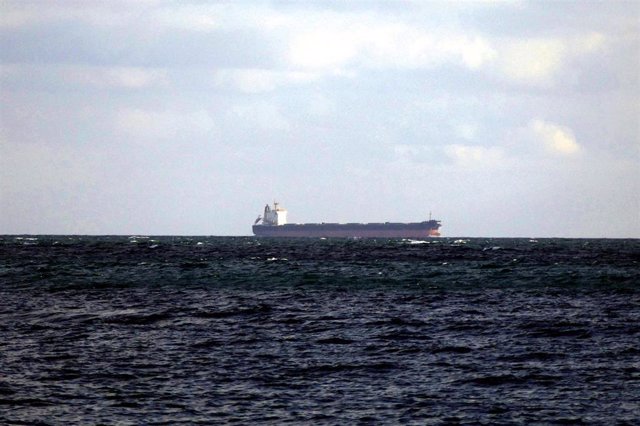 Buque de carga en el mar Negro con toneladas de trigo ucraniano a bordo