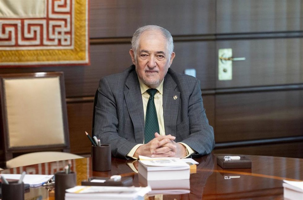 El presidente del Tribunal Constitucional, Cándido Conde-Pumpido, este martes en la reunión del Pleno, será el ponente de la sentencia del recurso contra el decreto de la Junta de Andalucía sobre los VTC.