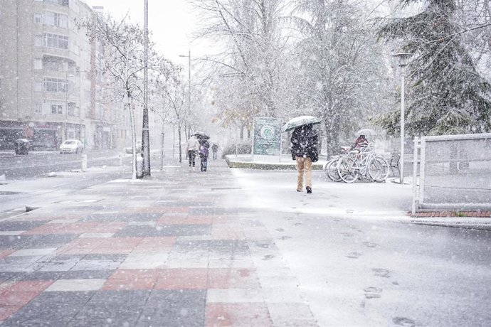Una calle de Vitoria-Gasteiz cubierta de nieve (archivo)