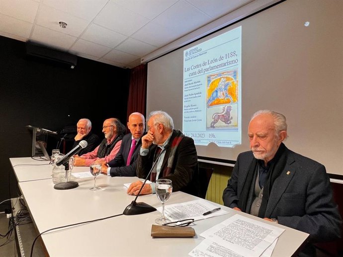 Diez denuncia que los leoneses están cada vez más "opacados" en una CyL "ficticia" y no ve cerrado el mapa territorial.