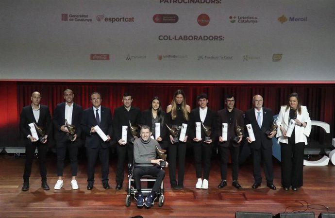 Foto de familia de los premiados en la 26 edición de La Festa de l'Esport Catal