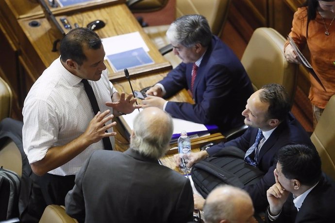 Diputados de la Cámara de Diputados de Chile discuten sobre la conformación de 12 de los miembros del Consejo Constitucional