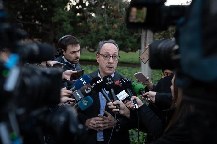 Archivo - El subdirector del Servicio Catalán de Salud, Alfred García, ofrece declaraciones a los medios de comunicación para valorar la convocatoria de huelga de Metges de Catalunya