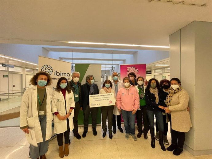 IBIMA Plataforma BIONAND recibe por parte de la asociación ASAMMA una donación de 3.000 euros para una investigación genética relacionada con el cáncer de mama metastásico