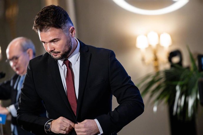 El portavoz de ERC en el Congreso, Gabriel Rufián, participa en un desayuno informativo de Fórum Europa, en el Hotel Mandarin Oriental Ritz, a 15 de enero de 2023, en Madrid (España).
