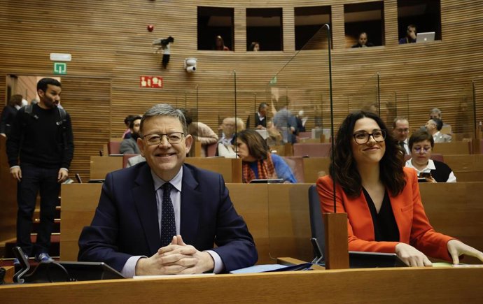 Ximo Puig y Aitana Mas en la sesión de control en Les Corts