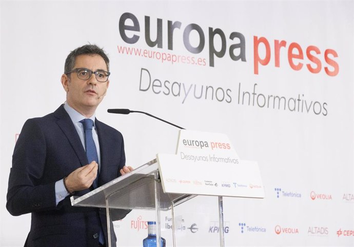 El ministro de la Presidencia, Relaciones con las Cortes y Memoria Democrática, Félix Bolaños, interviene durante un desayuno de Europa Press, en el Rosewood Villa Magna, a 25 de enero de 2023, en Madrid (España).