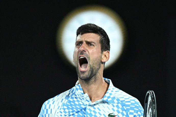 El tenista serbio Novak Djokovic celebra un punto durante su partido ante Andrey Rublev de cuartos de final del Abierto de Australia 2023