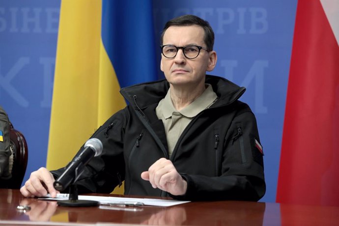 Archivo - 26 November 2022, Ukraine, Kiev: Poland's Prime Minister Mateusz Morawiecki attends a joint press conference with Ukrainian Prime Minister Denys Shmyhal and Lithuania's Prime Minister Ingrida Simonyte, on the results of the Lublin Triangle mee