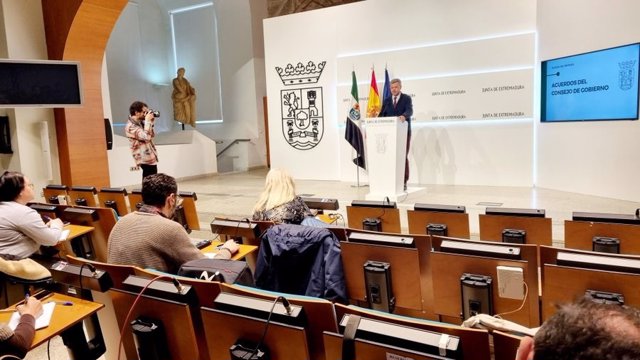 El portavoz de la Junta de Extremadura, Juan Antonio González, en rueda de prensa en Mérida