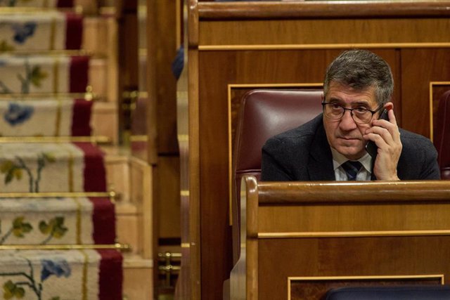 Archivo - El portavoz del PSOE en el Congreso de los Diputados, Patxi López, durante una sesión plenaria, en el Congreso de los Diputados, a 15 de diciembre de 2022, en Madrid (España).