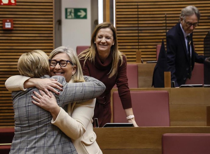 Mamen Peris, antes de su primera intervención como síndica de Cs en la sesión de control