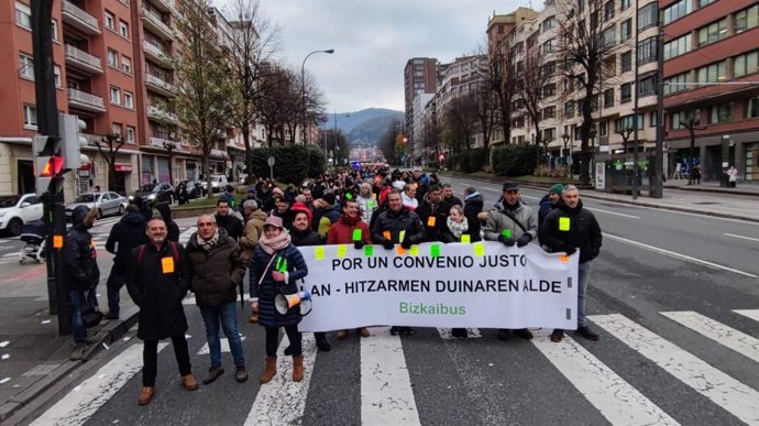 Manifestación en Bilbao de los trabajadores de la concesionaria EMB de Bizkaibus