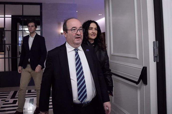 El ministro de Cultura y Deporte, Miquel Iceta, a su llegada a un desayuno de Europa Press, en el Rosewood Villa Magna, a 25 de enero de 2023, en Madrid (España).