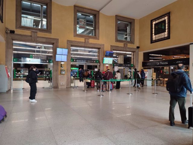 Interior de la Estación del Norte, estación de tren en la calle Uría de Oviedo.