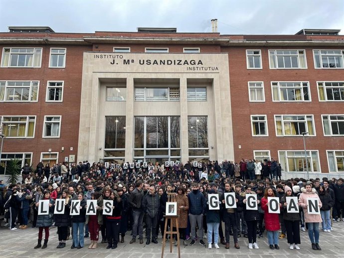 Acto en memoria de Lukas Agirre en el Instituto Usandizaga