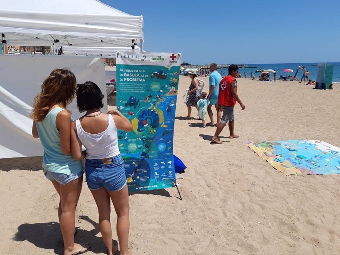 Archivo - Cruz Roja y el proyecto Libera organizan acciones de sensibilización ambiental en las playas de Baleares