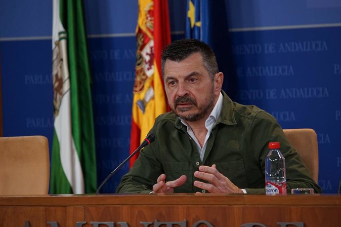 El portavoz del Grupo Popular en el Parlamento andaluz, Toni Martín, este miércoles en el Parlamento