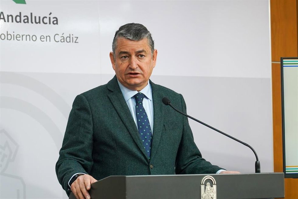 Antonio Sanz atiende a los medios tras presidir la Comisión de Participación de la ITI en Cádiz.