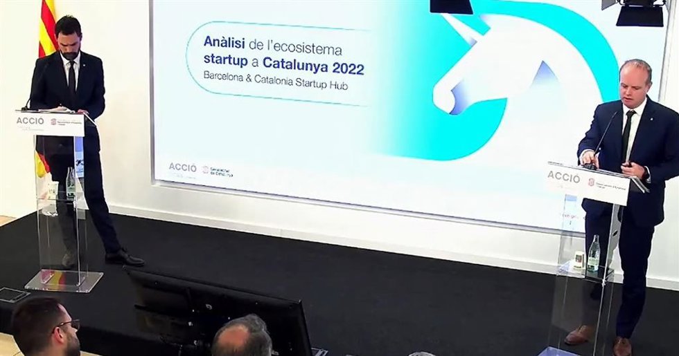 El conseller de Empresa y Trabajo de la Generalitat, Roger Torrent, y el consejero delegado de Acció, Albert Castellanos