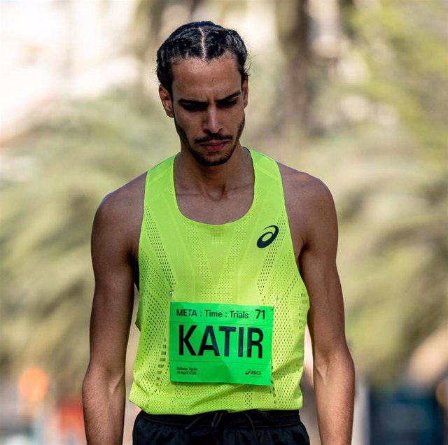 Archivo - Mohamed Katir lidera el equipo ASICS de atletismo para 2023.