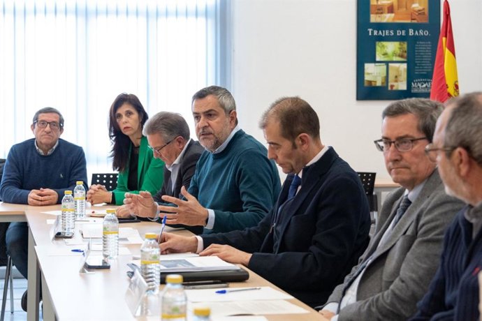 Dirigentes del PSOE de Almería y Granada se reúnen con empresarios del mármol en Macael (Almería).