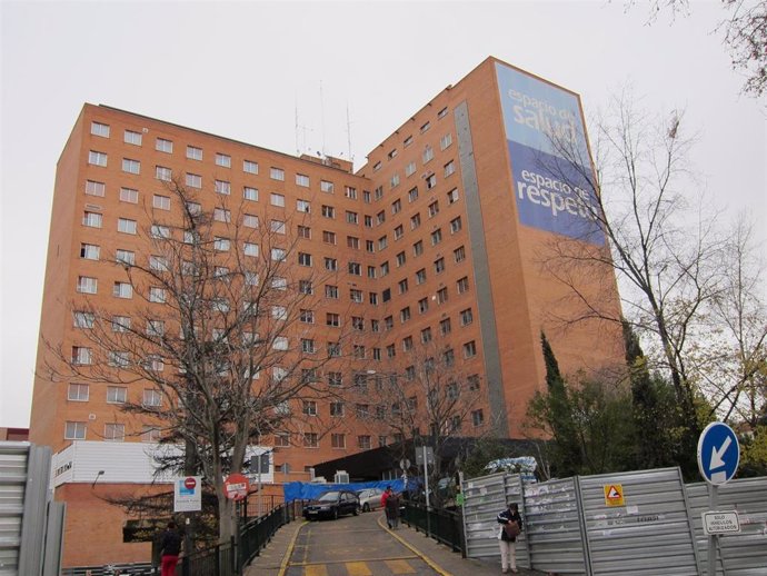 Archivo - Hospital clínico de Valladolid, donde permanece ingresado el presunto autor del doble crimen.