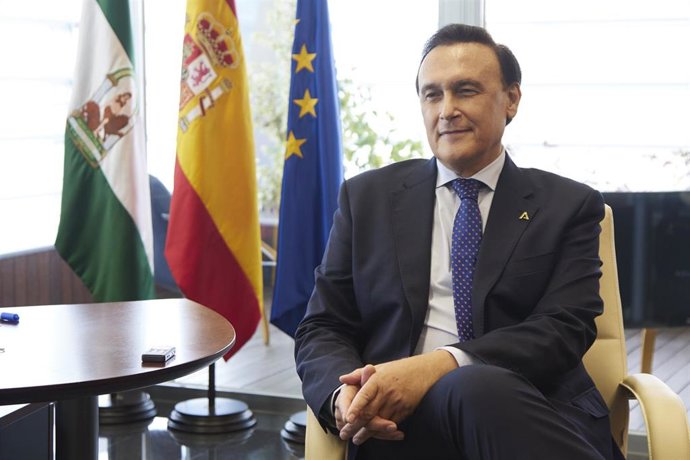 Archivo - El consejero de Universidad e Innovación de la Junta de Andalucía, José Carlos Gómez Villamandos, posa para la entrevista realiza por Europa Press, a 21 de diciembre de 2022 en Sevilla (Andalucía, España). El consejero de Universidad e Innovac