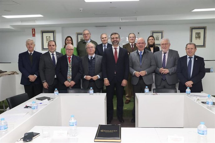 Junta y Cámaras de Comercio apuestan por "trabajar unidos" para impulsar la empresa sostenible