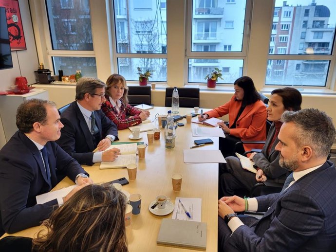 Paradela analiza en Bruselas las "oportunidades para Andalucía" ante la nueva política energética europea.