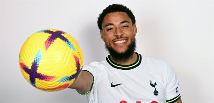 El jugador neerlandés Arnaut Danjuma jugará en el Tottenham Hotspur en calidad de cedido por el Villarreal CF hasta junio de 2023