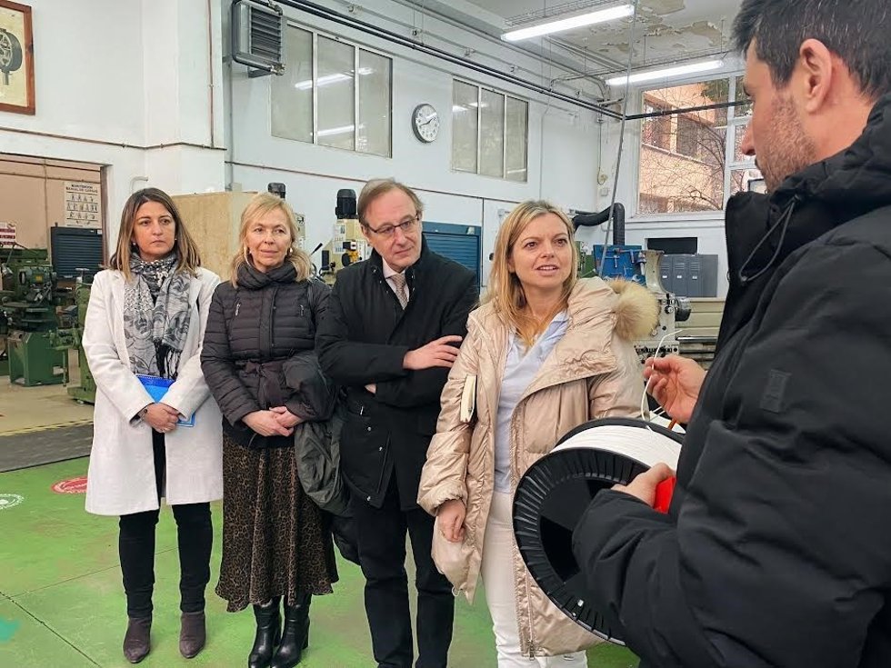 Sara Álvarez, segunda por la izquierda