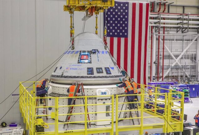 Boeing CST-100 Starliner con módulo de servicio y tripulación ya unidos