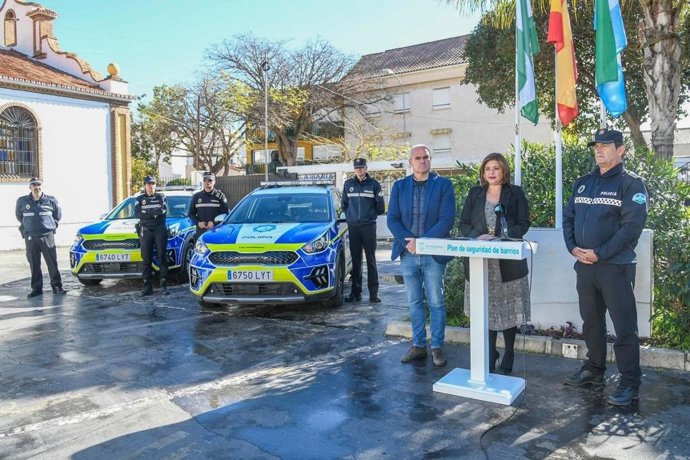 La alcaldesa de Torremolinos presenta un plan de seguridad en los barrios adaptado a las necesidades de cada zona.