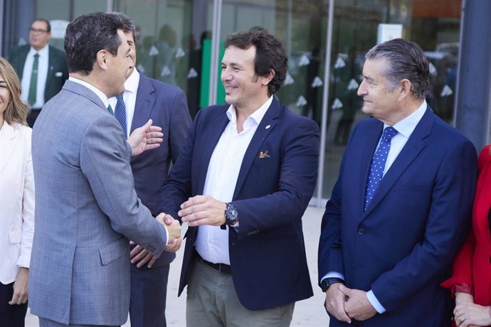 Archivo - El alcalde de Cádz con Juanma Moreno y Antonio Sanz en una imagen de archivo.